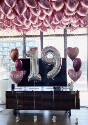 100 ceiling balloons number and 6vhearts5
